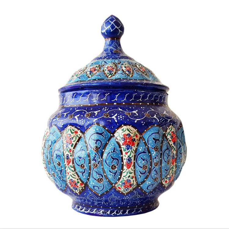 نمای نزدیک نقوش و رنگ های تزئینی روی قندان میناکاری
