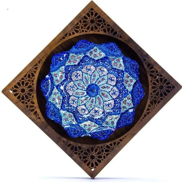 بشقاب میناکاری تزئینی ۱۶ سانتی داخل قاب چوبی مشبک