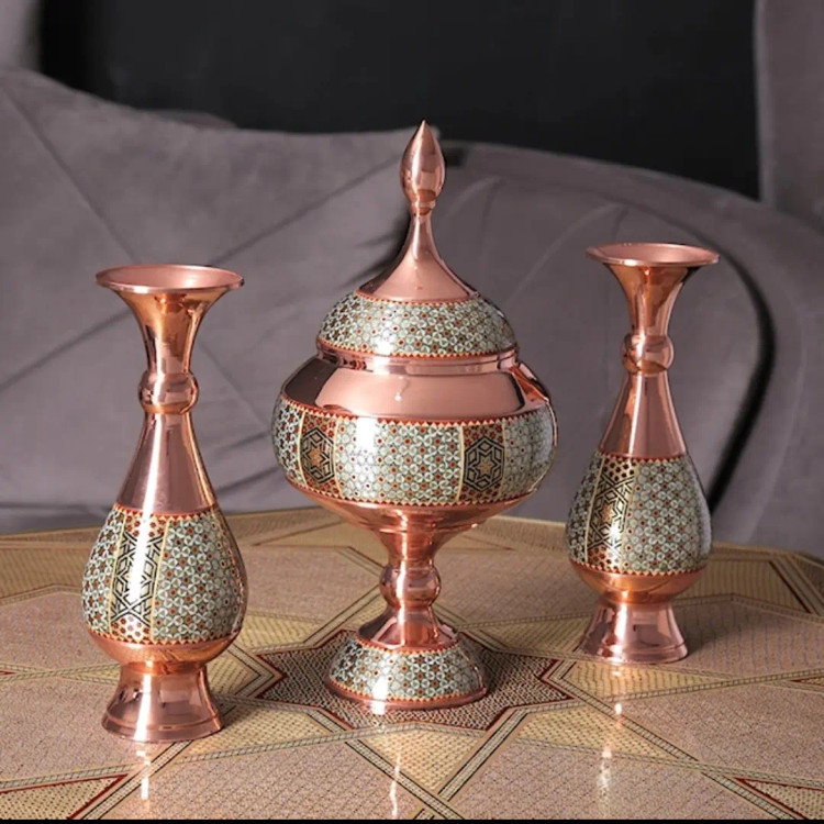 ست سه تکه مس و خاتم شامل گلدان شکلات خوری و ظرف پایه دار