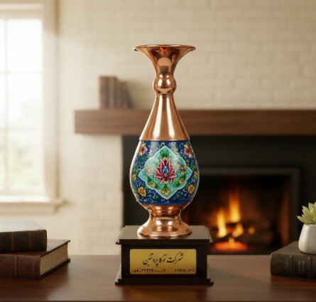 گلدان مس و پرداز ۱۶ سانتی روی پایه تندیس تزئینی