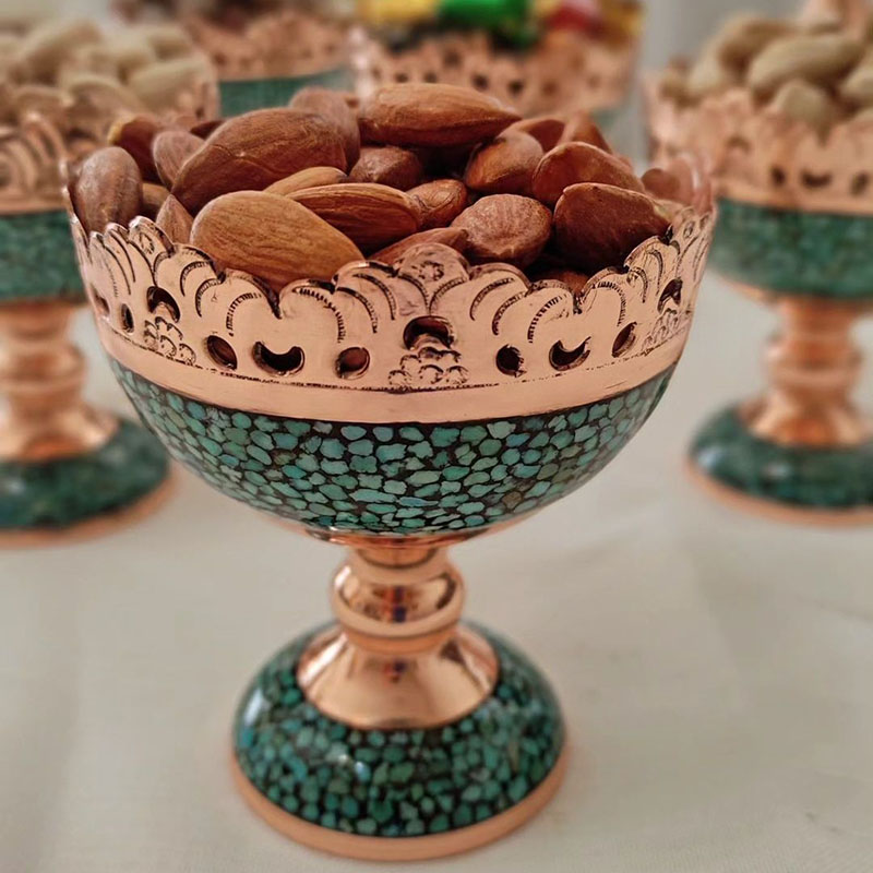 نمای نزدیک آجیل خوری فیروزه کوبی نیشابور با سنگ فیروزه و جزئیات ظریف قلم زنی و شبکه بری